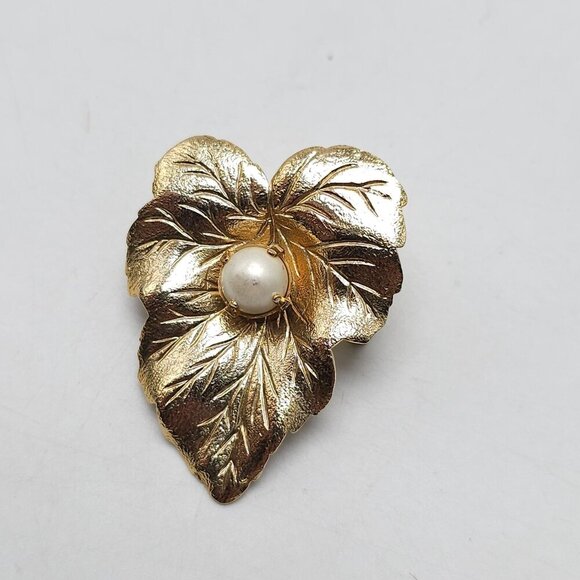Sarah Coventry Gold Tone Leaf Brooches With Faux Pearl Accent - Picture 6 of 8